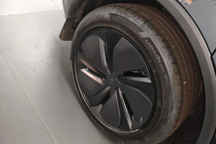 Used Tesla Model Y 2025 Long-Range All-Wheel Drive First Edition
