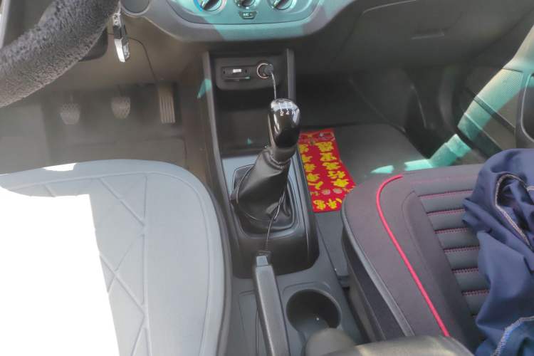 Used Baojun 310 2016 1.2L manual Comfort trim level Gear Lever