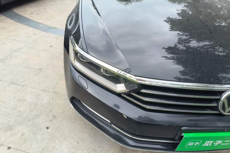 Used Volkswagen Magotan 2018 380TSI DSG Flagship Edition Right Front Headlight