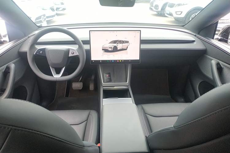 Used Tesla Model Y 2026 Rear-Drive Model Center Console