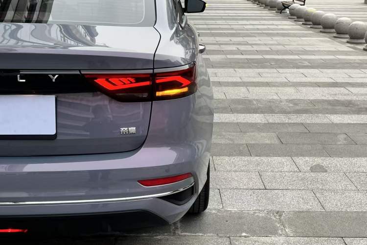 Used Geely Auto Emgrand 2026 Model 4th Generation 4 Millionth Anniversary Edition 1.5L Manual Overdrive Edition