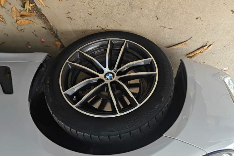Used BMW 5 Series 2022 525Li M Sport Package Left Front Wheel Hub