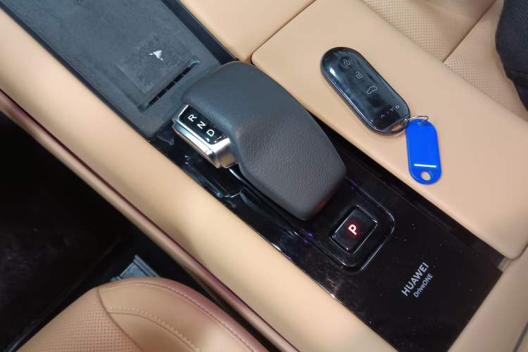 Used Hima AITO M5 2022 Range-Extended Rear-Drive Standard Version Gear Lever