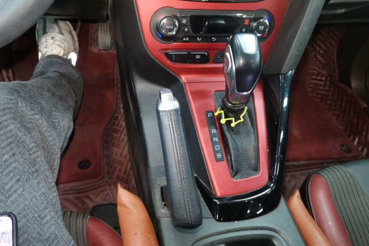 Used Ford Focus 2012 Hatchback 2.0L Automatic Luxury Sport Model Gear Lever