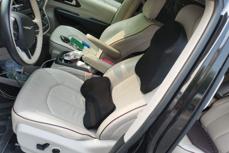 Used Chrysler Grand Voyager 2017 3.6L Premium Edition Left Front Seat