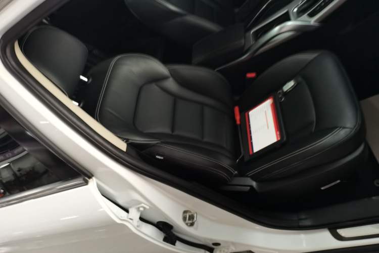 Used Geely Auto Emgrand X7 Sport 2016 1.8TD Automatic Smart Connectivity Version Right Front Seat