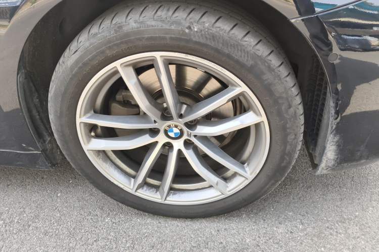 Used BMW 5 Series 2019 525Li M Sport Package Right Front Wheel Hub