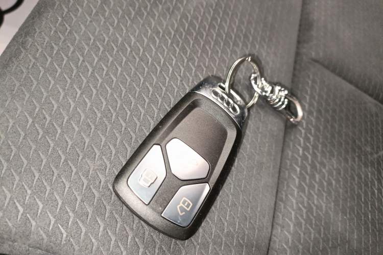 Used Audi Q5L Sportback 2022 Updated 40 TFSI Luxury Edition Vehicle Key