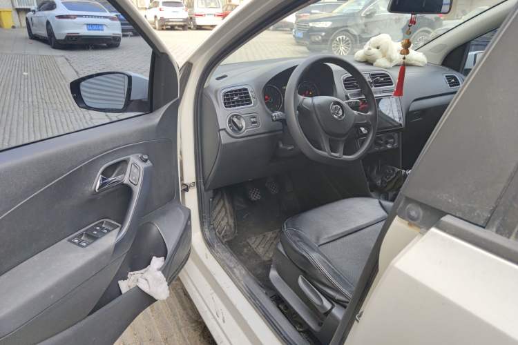 Used Volkswagen Polo 2014 1.6L Manual Comfort Edition