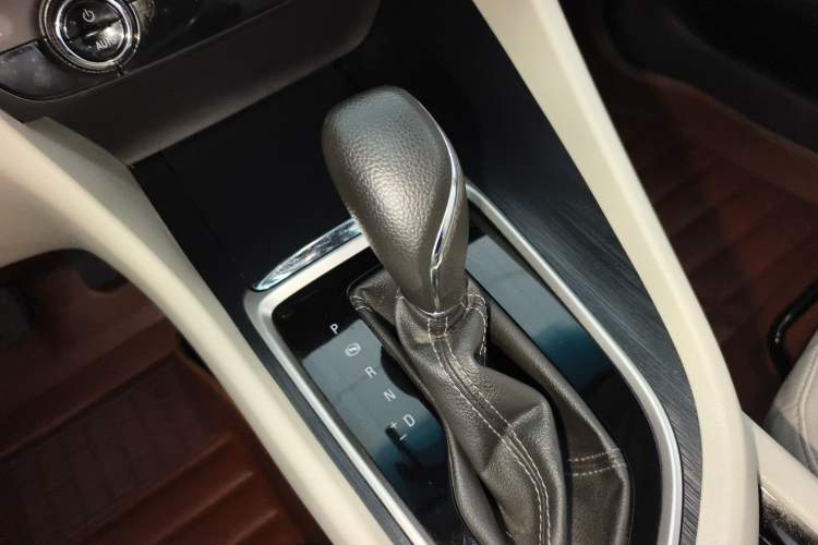 Used Buick GL6 2019 18T 6-Seater Elite Version China V Standard
