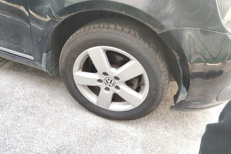 Used Volkswagen Touran 2011 1.4T DSG Zhiya Edition 5 Seats Right Front Wheel Hub