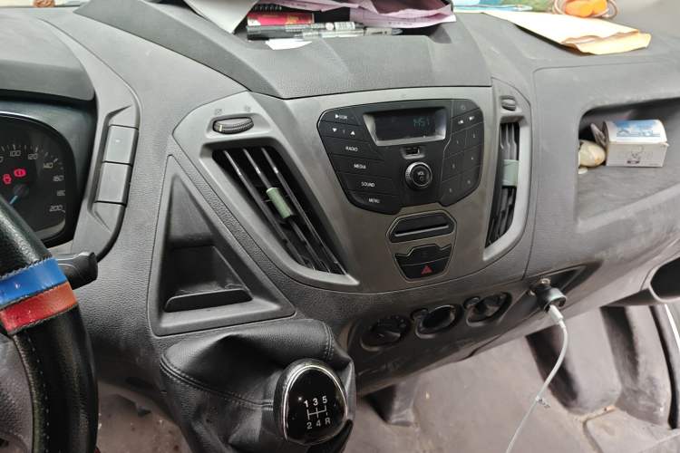 Used Ford Transit 2017 2.0T Diesel Multi-Function Commercial Vehicle Mid-Drive Mid-Roof China V Standard
