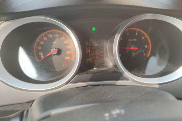 Used Brilliance H230 2012 1.5L AMT Sunroof Version
