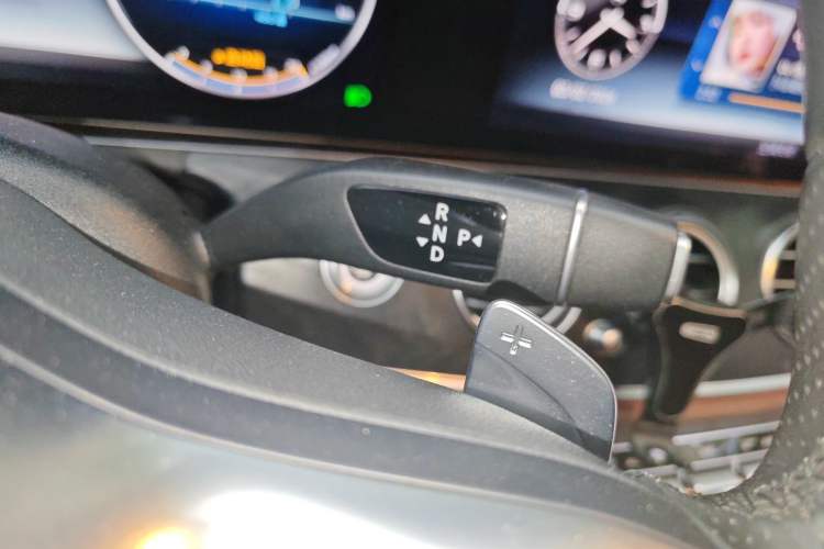 Used Mercedes-Benz E-Class 2019 E 300 L Sporty and Stylish Model
