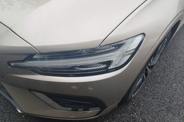 Used Volvo S60 2025 B4 Zhiyuan Luxury Edition Left Front Headlight