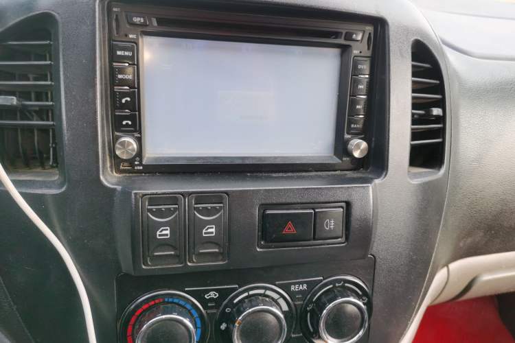 Used FORTHING Lingzhi 2013 M3 1.6L 7-seat Standard Model
