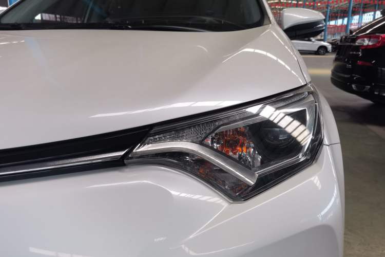 Used Toyota RAV4 2016 2.0L CVT Two-Wheel Drive Fashion Edition China V Standard Left Front Headlight