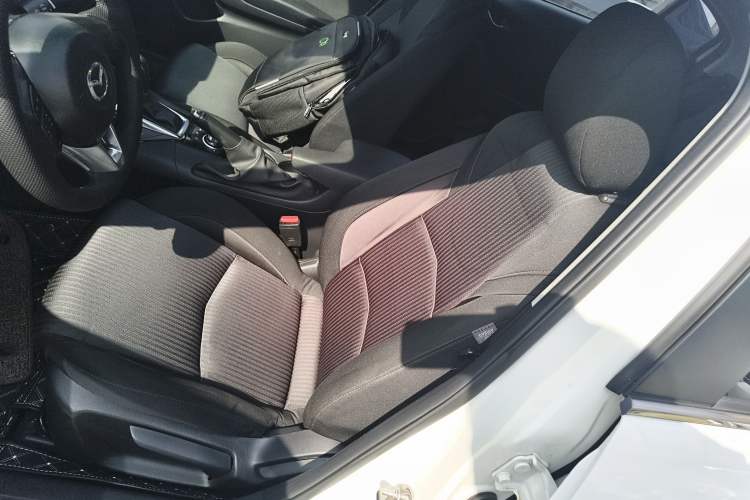 Used Mazda Mazda 3 Axela 2014 Sedan 1.5L Automatic Luxury Model