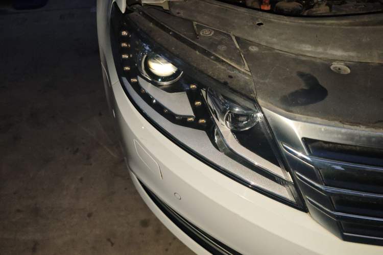 Used Volkswagen FAW-Volkswagen CC 2013 2.0 TSI Luxury Model Right Front Headlight