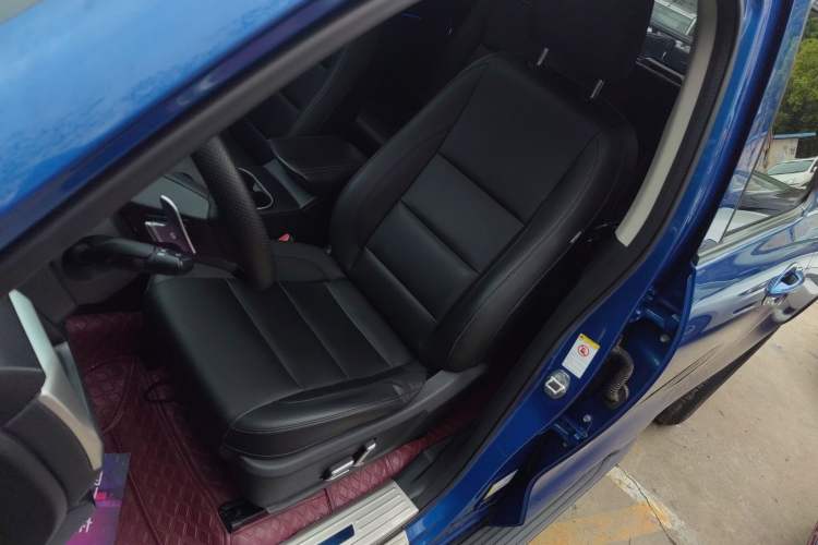 Used Great Wall Poer 2021 2.0T Commercial Version Automatic Diesel Two-Wheel Drive Navigation Type Long Bed – GW4D20M Left Front Seat