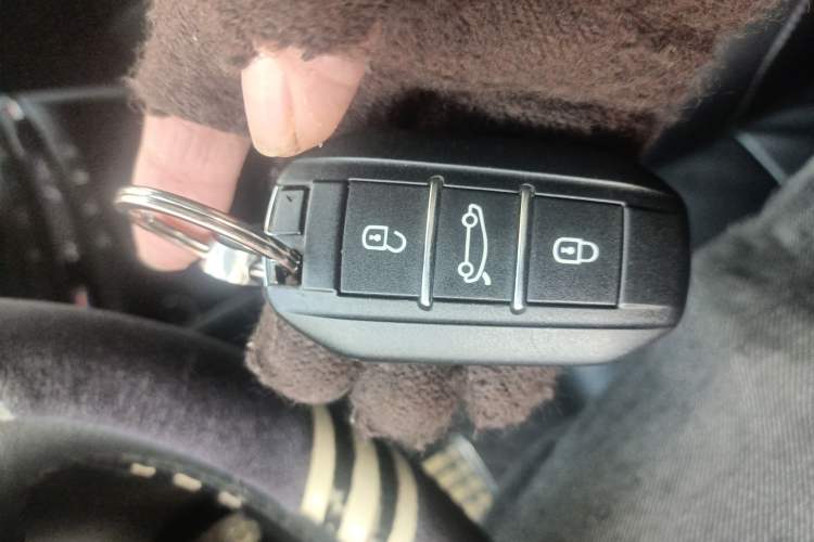 Used Peugeot 2008 2014 1.6L Automatic Excellence Edition
