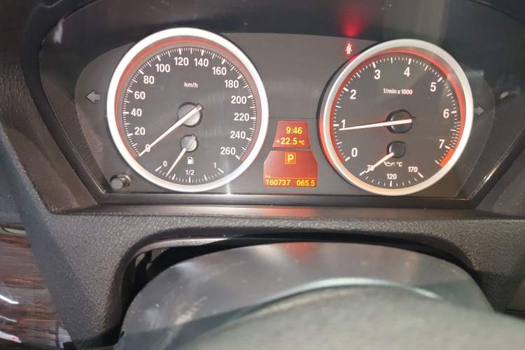 Used BMW X6 2011 xDrive35i Odometer Close Up