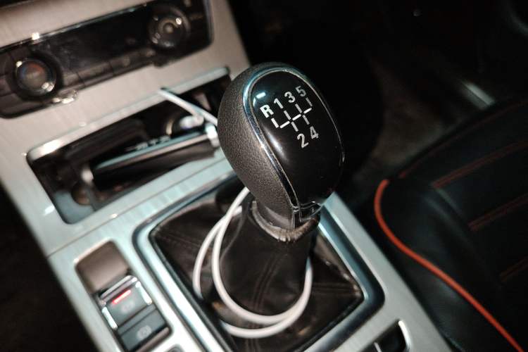 Used Hanteng X5 2018 1.5T Manual Luxury Edition Gear Lever