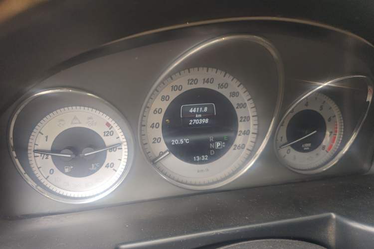 Used Mercedes-Benz GLK-Class 2013 GLK 300 4MATIC Fashion Model Odometer Close Up