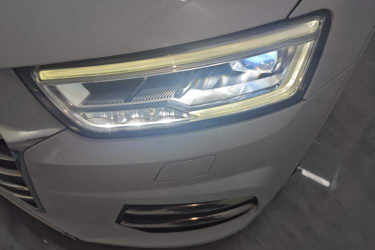 Used Audi Q3 2018 30th Anniversary Edition 35 TFSI Fashion Model Left Front Headlight