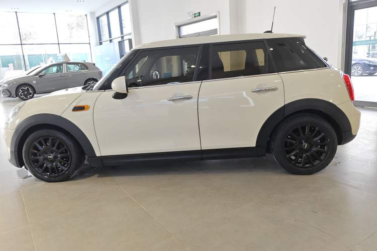 Used MINI MINI 2017 1.5T COOPER Ice Blue Limited Edition Five-Door Version