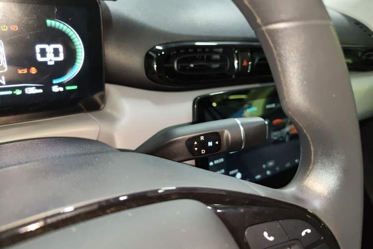 Used Leapmotor T03 2022 Agate Edition Gear Lever