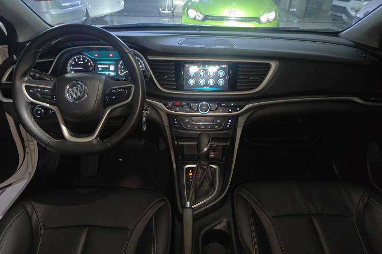 Used Buick GT 2019 15T Dual-Clutch Connected Elite Model China VI Center Console