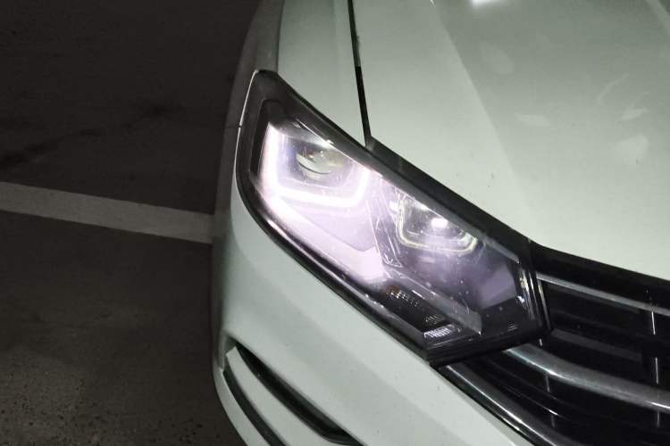 Used Volkswagen Bora 2018 1.5L Automatic Comfort Model Right Front Headlight