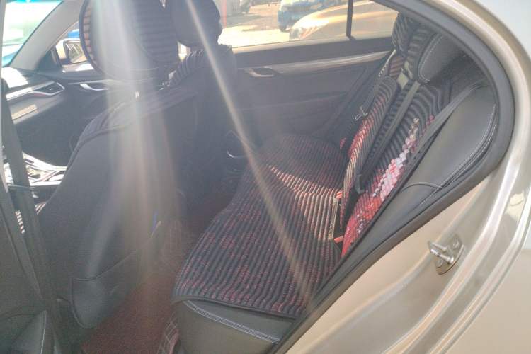 Used Geely Auto Emgrand 2019 Leading Edition 1.5L CVT Luxury Model China VI Standard Left Rear Seat