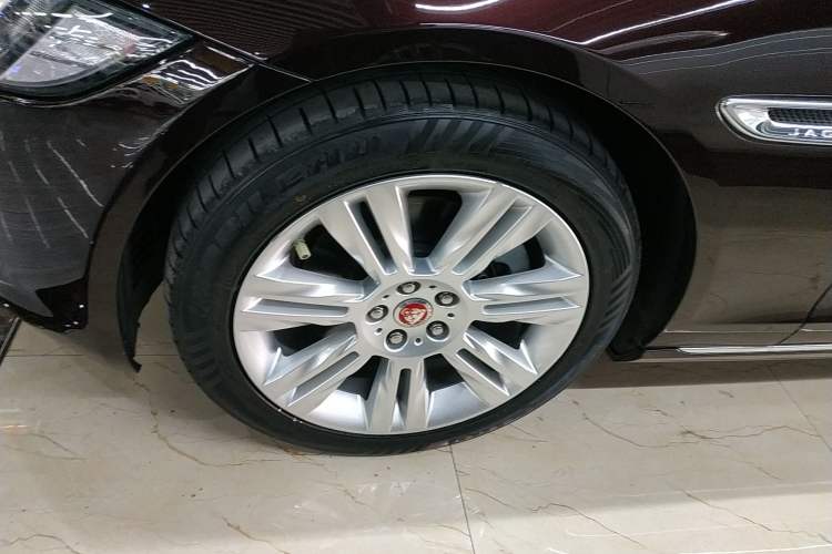 Used Jaguar XFL 2018 XFL 2.0T 250 PS Luxury Edition Left Front Wheel Hub