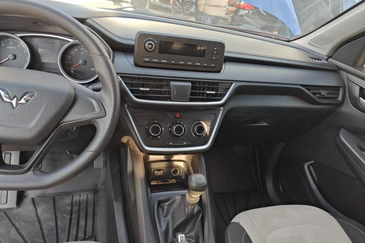 Used Wuling Hongguang S3 2018 1.5L Manual Standard Version China V Standard
