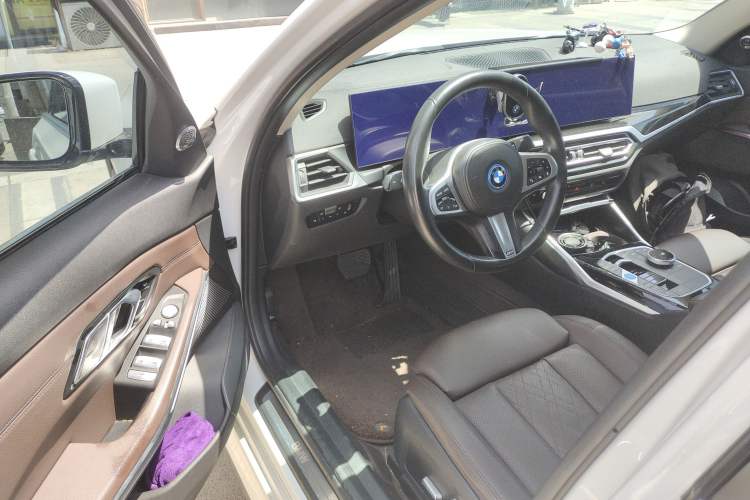 Used BMW i3 2022 eDrive 35 L Driver Seat