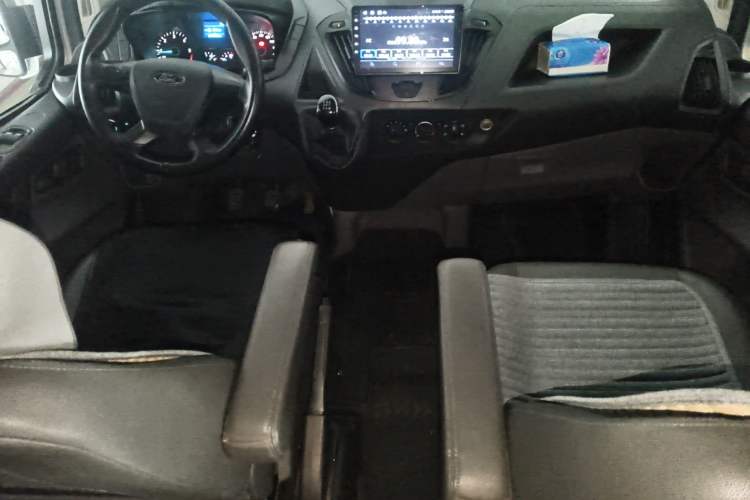 Used Ford Transit 2020 2.0T Diesel Multi-Function Commercial Vehicle Mid-Chassis Low-Roof Design with Dual Rear Doors Meeting China VI Emission Standards
