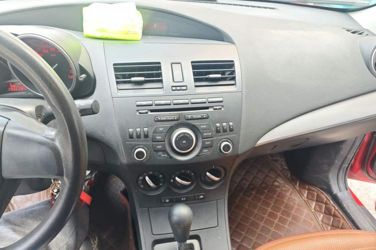Used Mazda 3 2013 Hatchback 1.6L Automatic Elite Model Audio And AC Panel