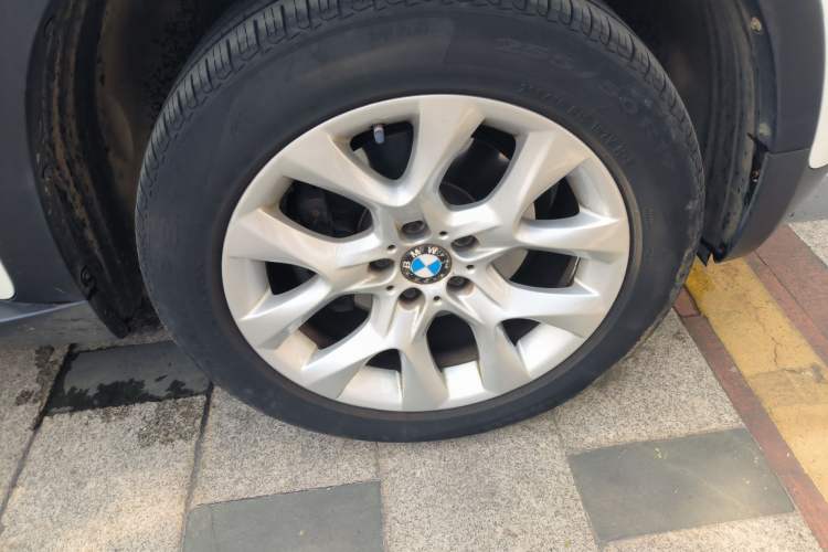 Used BMW X5 2011 xDrive35i Luxury Model
