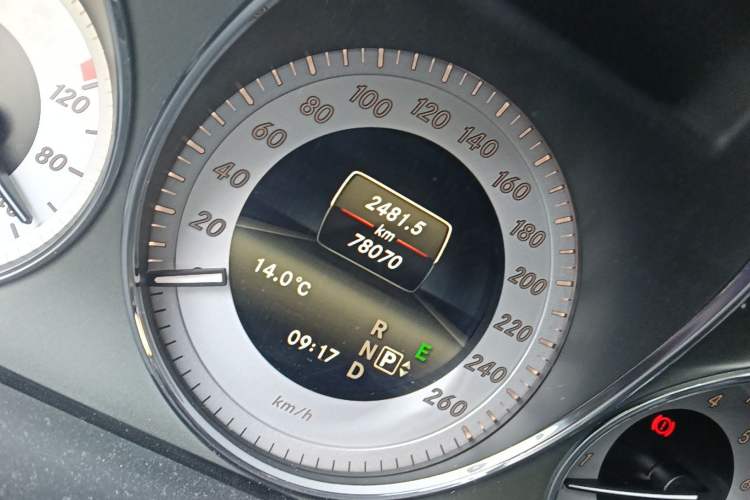 Used Mercedes-Benz GLK-Class 2013 GLK 300 4MATIC Dynamic Sunroof Model
