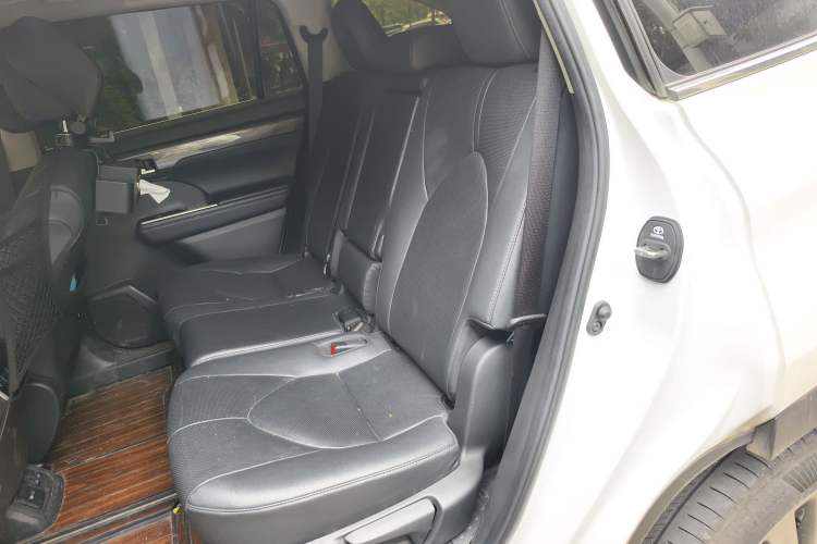 Used Toyota Highlander 2022 Dual-Engine 2.5L Four-Wheel Drive Supreme Edition 7-Seater Left Rear Seat