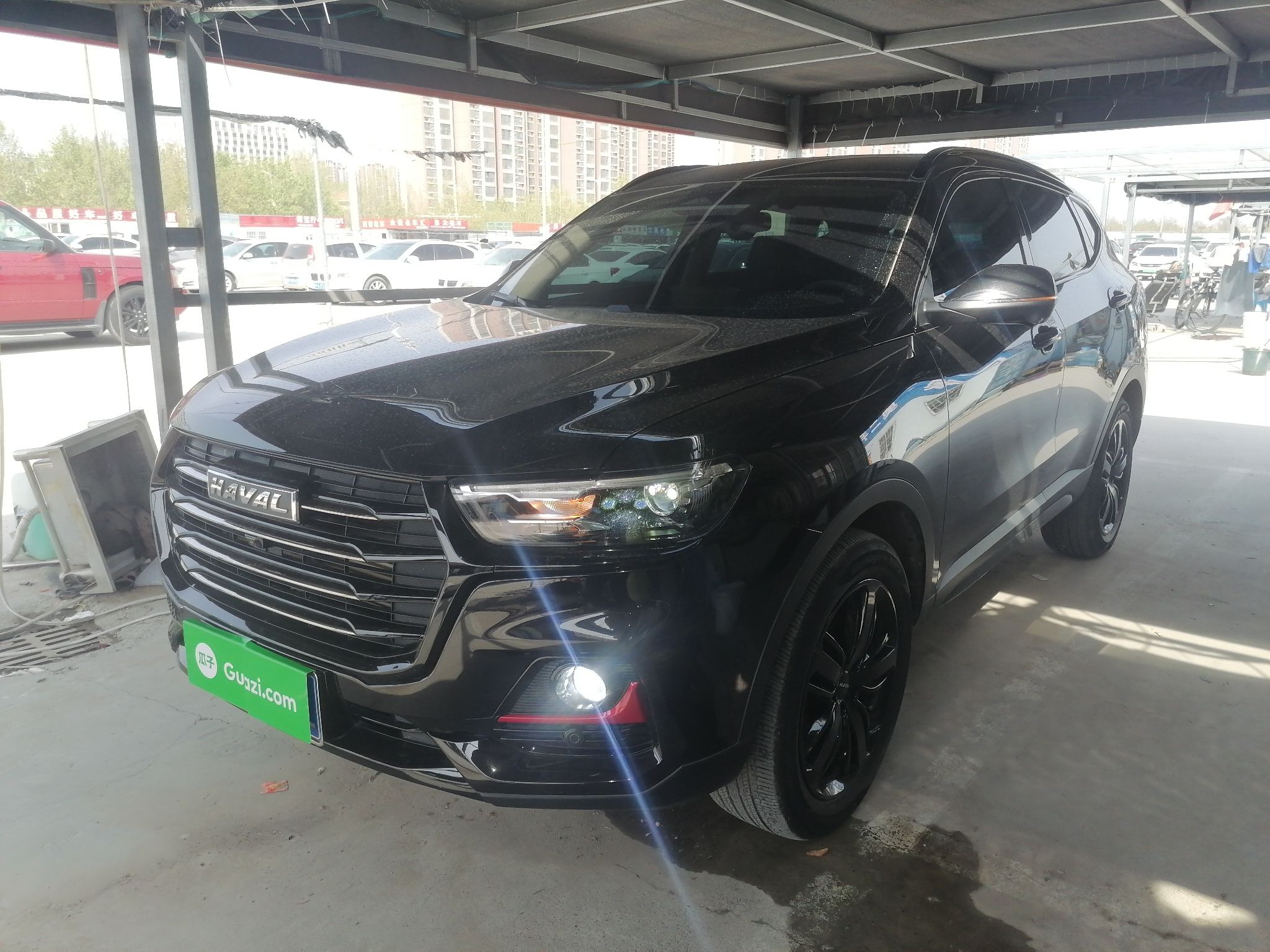 Под передней частью автомобиля