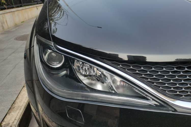 Used Chrysler Grand Voyager 2017 3.6L Premium Edition Right Front Headlight