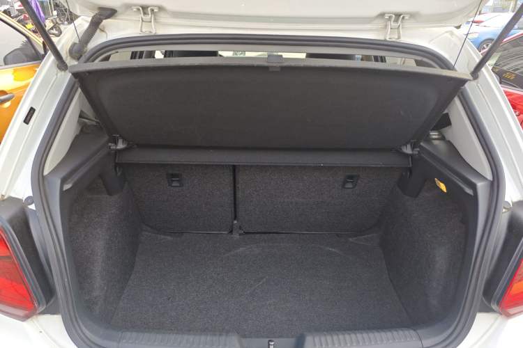 Used Volkswagen Polo 2016 1.6L Automatic Luxury Model Trunk