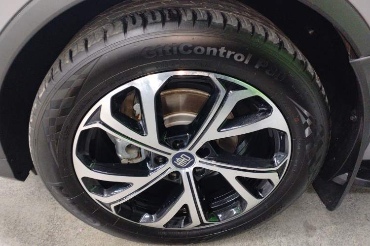 Used BYD Tang New Energy 2025 DM-i 115KM Prestige Model Left Front Wheel Hub