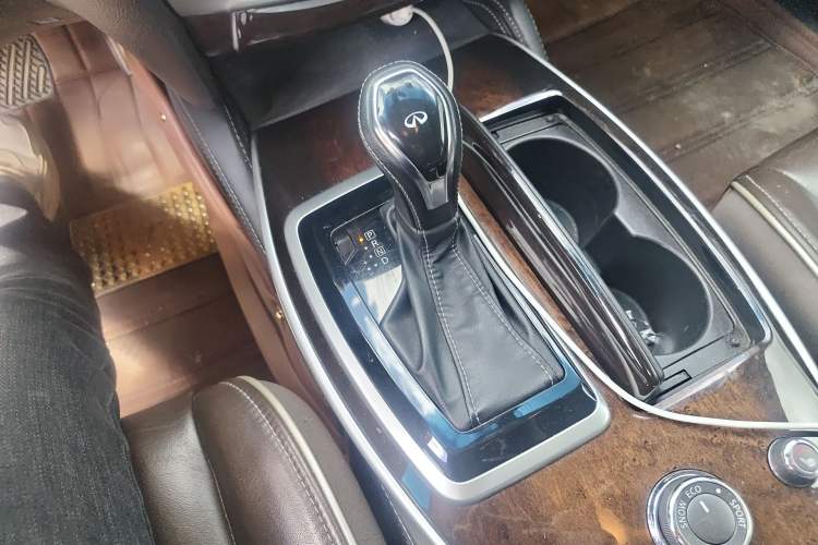 Used Infiniti QX60 2016 2.5 S/C Hybrid Two-Wheel-Drive Excellence Edition China V Standard
