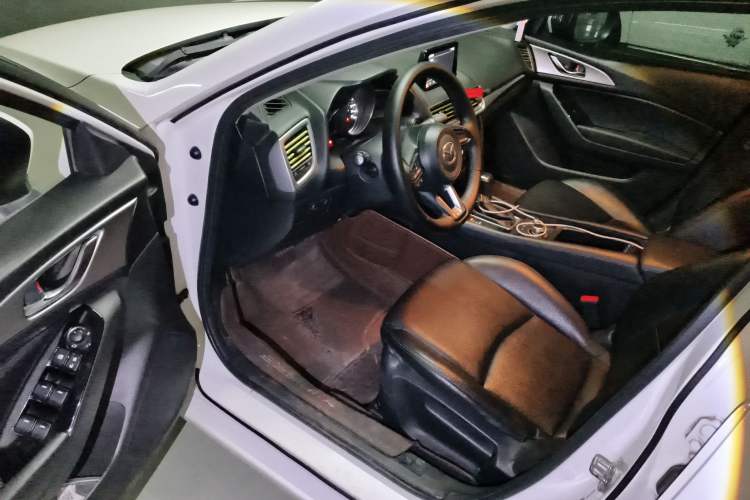 Used Mazda Mazda 3 Axela 2017 Sedan 1.5L Automatic Luxury Model China VI Standard