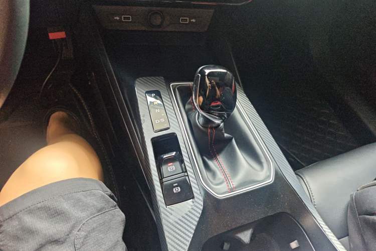 Used MG 5 2022 180 DVVT CVT Youth Luxury Edition Gear Lever