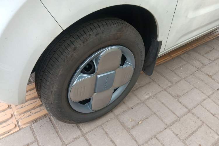 Used Geely Galaxy Panda 2024 Panda Mini 200km Endurance Bear Left Front Wheel Hub